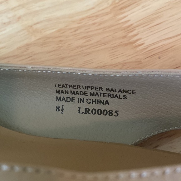 Kenneth Cole Kitten Heel Pointy Toe Leather Heel Shoes - Picture 7 of 11